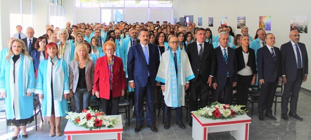 YUKSEK iHTiSAS UNiVERSiTESi MUTEVELLi HEYET BASKANI FARUK CELiK EGiTiM YILI ACILISI VE TIP OGRENCiLERi ONLUK GiYME TORENi YUKSEK iHTiSAS UNiVERSiTESi MUTEVELLi HEYET BASKANI FARUK CELiK EGiTiM YILI ACILISI VE TIP OGRENCiLERi ONLUK GiYME TORENi