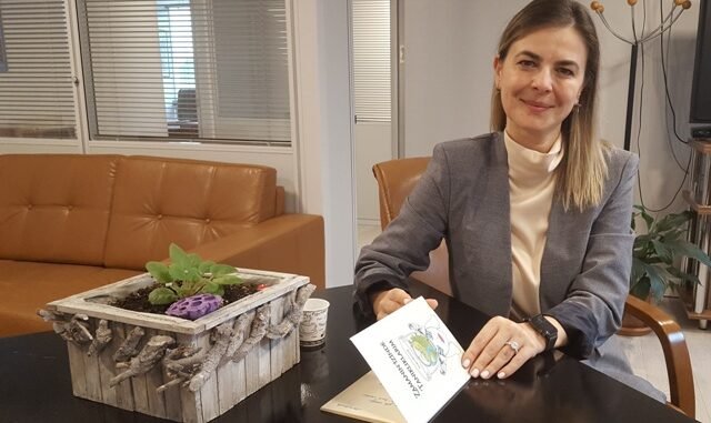 SEVGi URSAVAS VE KiTABI ZAMANIN iZiNDE TANIKLIKLARIM SEVGi URSAVAS VE KiTABI ZAMANIN iZiNDE TANIKLIKLARIM