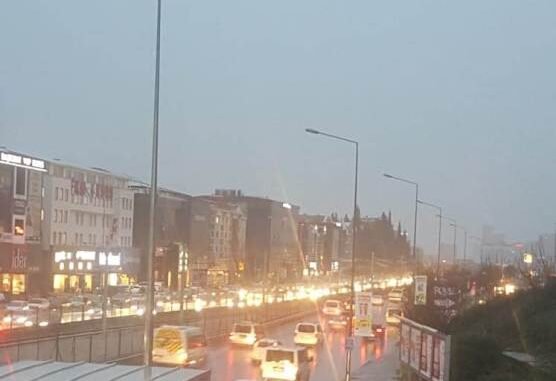 iZMIR YOLU KARACABEY YOLU YANMAYAN CADDE AYDINLATMASI iZMIR YOLU KARACABEY YOLU YANMAYAN CADDE AYDINLATMASI