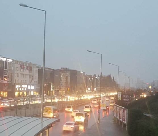 iZMIR YOLU KARACABEY YOLU YANMAYAN CADDE AYDINLATMASI iZMIR YOLU KARACABEY YOLU YANMAYAN CADDE AYDINLATMASI