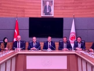 BALKANTURKSiAD BASKANI FATiH SAKiR VE YORNETiMi AK PARTi BURSA MiLLEUTVEKiLLERi ZiYARET