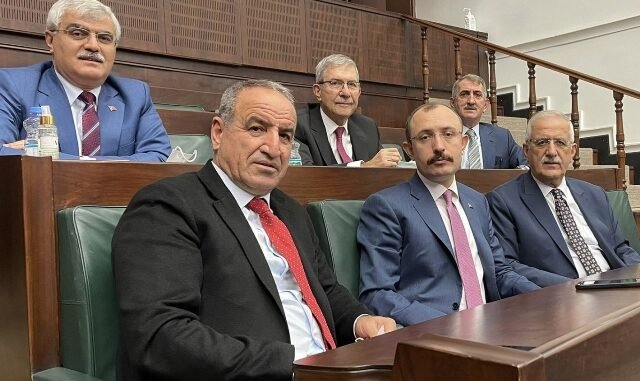 TiCARET BAKANI MEHMET MUS VE BURSA MiLLETVEKiLi MUFiT AYDIN AK PARTi GRUP TOPLANTISINI BiRLiKTE iZLEDi TiCARET BAKANI MEHMET MUS VE BURSA MiLLETVEKiLi MUFiT AYDIN AK PARTi GRUP TOPLANTISINI BiRLiKTE iZLEDi