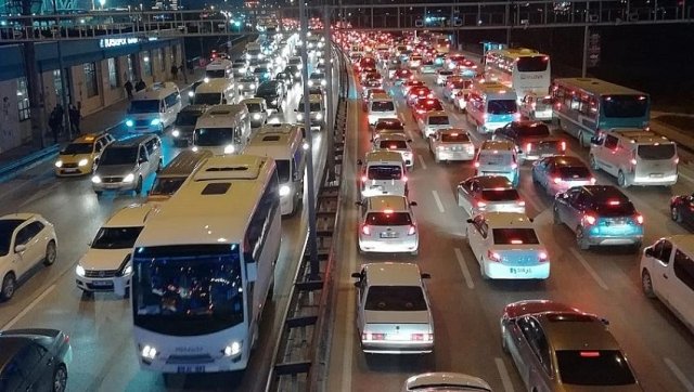 BURSADA TRAFiK SIKISIKLIGI BURSADA TRAFiK SIKISIKLIGI
