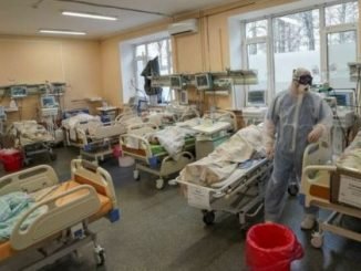GUNLUK COViD VAKALARI VE YAS USTU KRONiK RAHATSIZLIGI OLAN HASTALARA UYGULANAN TEDAVi YONTEMi KORONA PANDEMi