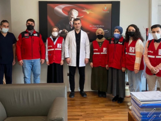 GENC KIZILAY SAGLIK CALISANLARINA ARMAGAN SEHiR HASTANESi BASHEKiMi DOC DR DURSUN TOPAL