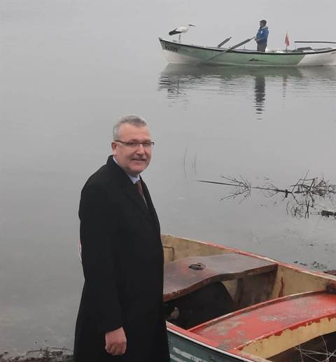 KARACABEY BELEDiYE BASKANI ALi OZKAN BALIKCI ADEM AMCA VE YAREN LEYLEK KAVUSMASI KARACABEY BELEDiYE BASKANI ALi OZKAN BALIKCI ADEM AMCA VE YAREN LEYLEK KAVUSMASI