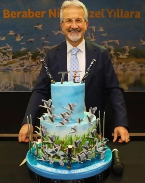 TURGAY ERDEM VE iKLiM YILI TEMALI DOGUMGUNU PASTASI TURGAY ERDEM VE iKLiM YILI TEMALI DOGUMGUNU PASTASI