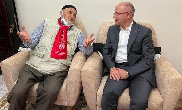 SEHiT VE GAZi AiLELERi EVLERiNE ZiYARET AK PARTi iL BASKANI DAVUT GURKAN