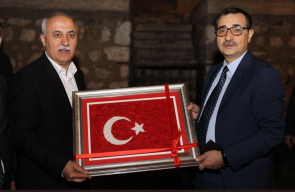 YENISEHIR BELEDIYE BASKANI DAVUT AYDIN VE ENERJI BAKANI FATIH DONMEZ