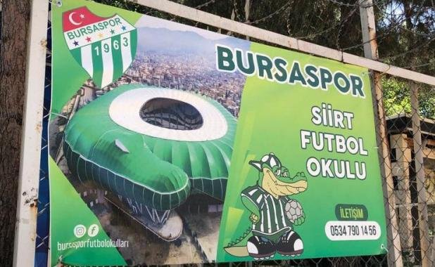 SiiRT CADDELERiRNDEKi BiLBORDLARDA BURSASPOR FUTBOL OKULU AFiSLERi