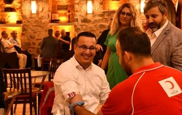 MUSTAFAKEMALPASA BELEDiYE BASKANI MEHMET KANAR KOK HUCRE BAGISI YAPTI KIZILAY MUSTAFAKEMALPASA BELEDiYE BASKANI MEHMET KANAR KOK HUCRE BAGISI YAPTI KIZILAY
