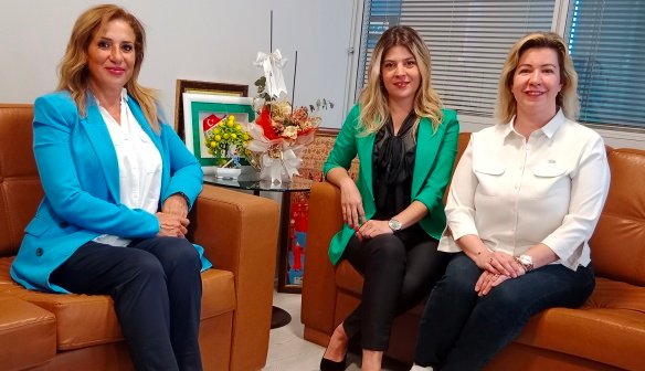 BURSA OTiZM DERNEGi BASKANI EMEL KANBEROGLU DOC DR MELDA MEDiNE SUNAY SEDA TABANLI BURSA OTiZM DERNEGi BASKANI EMEL KANBEROGLU DOC DR MELDA MEDiNE SUNAY SEDA TABANLI