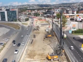 GECiTTE METRO KAZISI ALTYAPI DEPLASESi iCiN FORE KAZIK MAKiNASI CALISIYOR