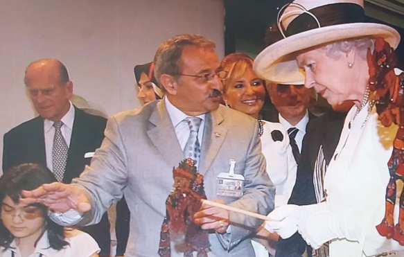 AHMET ERDONMEZ VE KRALiCE ELiZABETH AHMET ERDONMEZ VE KRALiCE ELiZABETH