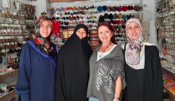 SAADET KADIN KOLLARI DA SOKAKTA VE ESNAF ZiYARETiNDE SAADET KADIN KOLLARI DA SOKAKTA VE ESNAF ZiYARETiNDE