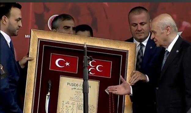 MHP GENEL BASKANI DEVLET BAHCELiYE MHP iL BASYKANI CiHANGiR KALKANCI PUSiDE i SiYAH KARARINI VERDi MHP GENEL BASKANI DEVLET BAHCELiYE MHP iL BASYKANI CiHANGiR KALKANCI PUSiDE i SiYAH KARARINI VERDi