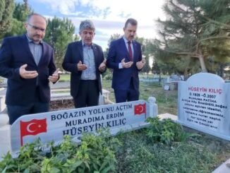 AK PARTi BURSA MiLLETVEKiLi MUSTAFA ESGiN VE OGRETMEN HUSEYiN KILICIN MEZARI