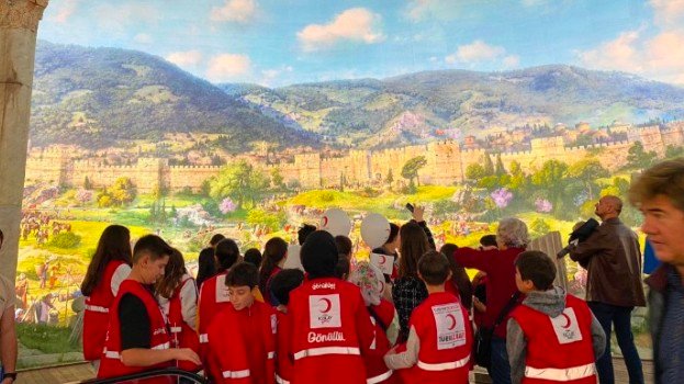 GENC KIZILAY ORGANiZASYONUYLA MiNiK KIZILAY GONULLUSU ORHANELiLi COCUKLAR PANORAMA MUZEDE GENC KIZILAY ORGANiZASYONUYLA MiNiK KIZILAY GONULLUSU ORHANELiLi COCUKLAR PANORAMA MUZEDE