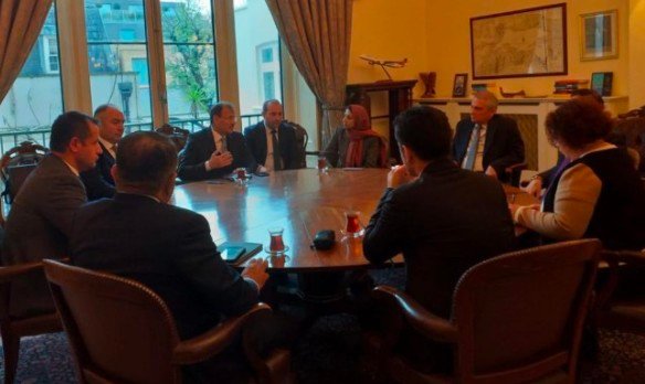 HAKAN CAVUSOGLU VE LONDRO POLiSi GORUYMELERi HAKAN CAVUSOGLU VE LONDRO POLiSi GORUYMELERi