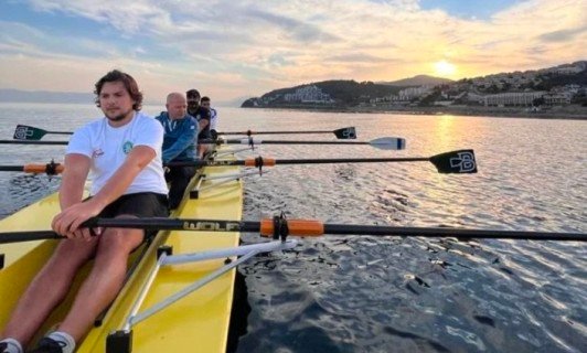 AK PARI IL BASKANI DAVUR GURKAN BURSA KUREK KULUBU SPORCULARIYLA GUN DOGARKEN KUREK CEKTI AK PARI IL BASKANI DAVUR GURKAN BURSA KUREK KULUBU SPORCULARIYLA GUN DOGARKEN KUREK CEKTI