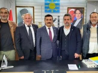 YAZI iCiN BURSASPORLU EFSANELERDEN ALi NAiL DURMUS iYi PARTiYE KATILDI iYi PARTi iL BASKANI SELCUK TURKOGLU