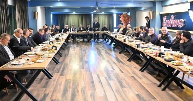 AYHAN SALMANIN SURPRiZ BULUSMASI AK PARTi GECMiS DONEM iL YONETiM KURULU VE ALiNUR AKTAS AYHAN SALMANIN SURPRiZ BULUSMASI AK PARTi GECMiS DONEM iL YONETiM KURULU VE ALiNUR AKTAS