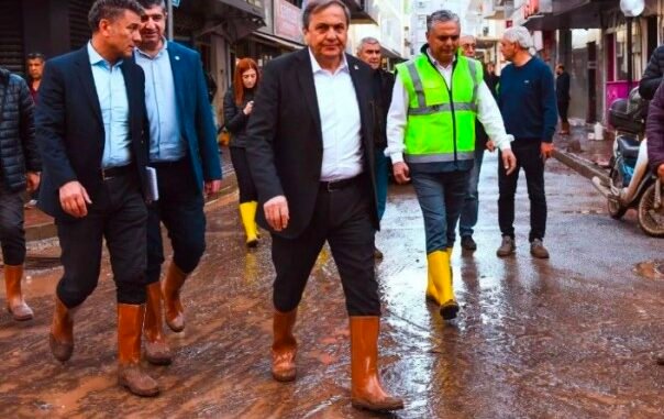 CHP BURSA MiLLETVETKiLi VE PARTi MECLiSi UYESi ORHAN SARIBAL ANTALYA KUMLUVCA SEL SONRASI iNCELEME CHP BURSA MiLLETVETKiLi VE PARTi MECLiSi UYESi ORHAN SARIBAL ANTALYA KUMLUVCA SEL SONRASI iNCELEME