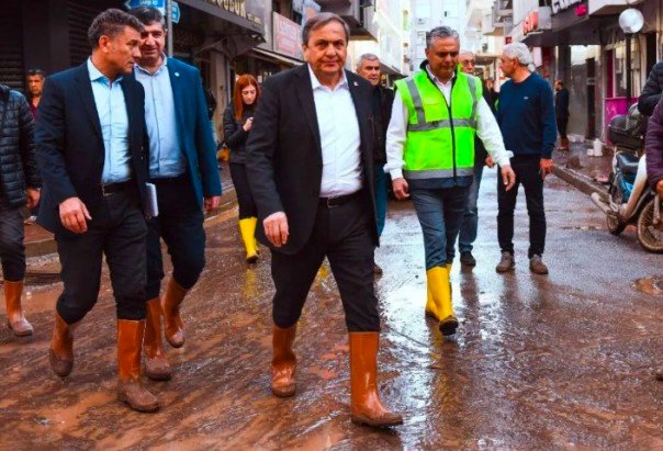 CHP BURSA MiLLETVETKiLi VE PARTi MECLiSi UYESi ORHAN SARIBAL ANTALYA KUMLUVCA SEL SONRASI iNCELEME