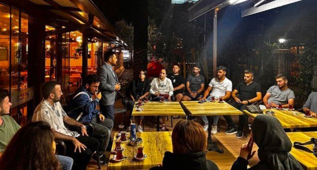 BURGAZ GENCLIK DERNEGI VE UNIVERSITE OGRENCILERI BULUSMASI BURGAZ GENCLIK DERNEGI VE UNIVERSITE OGRENCILERI BULUSMASI
