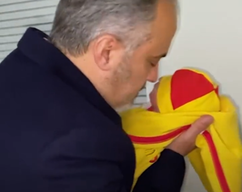 BUYUKSEHIR BELEDIYE BASKANI ALINUR AKTAS YENI DOGMUS BEBEGE ALINUR ADI KOYDU BUYUKSEHIR BELEDIYE BASKANI ALINUR AKTAS YENI DOGMUS BEBEGE ALINUR ADI KOYDU