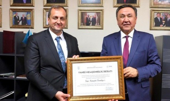 IZNIK BELEDIYE BASKANI KAGAN MEHMETBUSTA VE TURK DEVLETLERI TESKILATI GENEL SEKRETERI KUBANICBEK OMURALIYEV IZNIK BELEDIYE BASKANI KAGAN MEHMETBUSTA VE TURK DEVLETLERI TESKILATI GENEL SEKRETERI KUBANICBEK OMURALIYEV