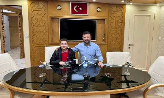 AK PARTi YILDIRIM iLCE BASKANI ALi ERBAY VE ORTAOKUL OGRENCiSi MUHAMMED EMiN AKKASTEPE AK PARTi YILDIRIM iLCE BASKANI ALi ERBAY VE ORTAOKUL OGRENCiSi MUHAMMED EMiN AKKASTEPE