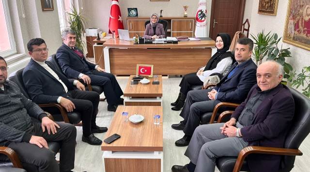 HARMANCIK KAYMAKAMI ESMA ATASEVER VE DAGDER GENEL BASKANI YASAR TURK ZIYARETI HARMANCIK KAYMAKAMI ESMA ATASEVER VE DAGDER GENEL BASKANI YASAR TURK ZIYARETI
