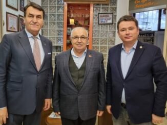 OSMANGAZI BELEDIYE BASKANI MUSTAFA DUNDAR CHP BURSA MILLETVEKILI ERKAN AYDIN ECZANEDE ZIYARET