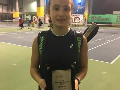 YILDIRIM BELEDiYE SPOR KULUBU SPORCUSU ZEYNEP iNCi ARI YAS TENiS TURNUVASI SAMPiYONU OLDU YILDIRIM BELEDiYE SPOR KULUBU SPORCUSU ZEYNEP iNCi ARI YAS TENiS TURNUVASI SAMPiYONU OLDU