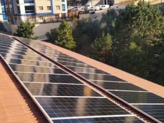 CEVRE DOSTI OKULLAR PROJESIYLE OKUL OATILARINA GES PANELLERI