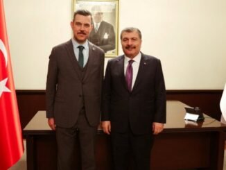 SAGLIK BAKANI DR FAHRETTiN KOCA VE AK PARTi BURSA MiLLETVEKiLi DR MUSTAFA ESGiN iKiSi DE BURSA ERKEK LiSESi MEZUNU