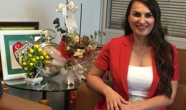 YAZI ICIN AV MINE RANA KAHRAMANOGLU DEVA NILUFER ILCE BASKANLIGINDAN ISTIFA ETTI YAZI ICIN AV MINE RANA KAHRAMANOGLU DEVA NILUFER ILCE BASKANLIGINDAN ISTIFA ETTI