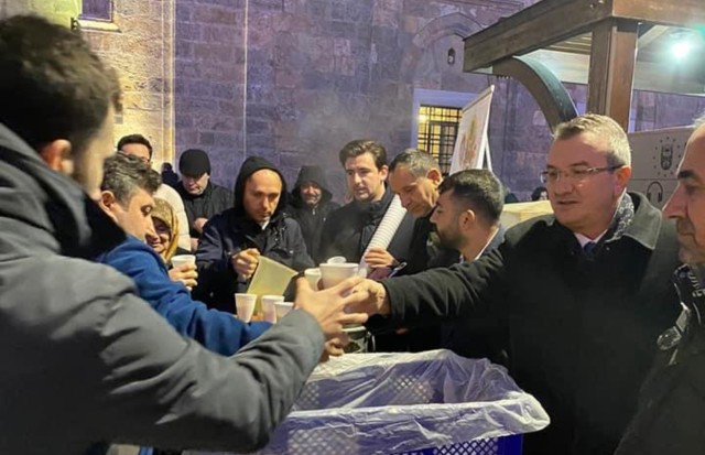 PAZAR SABAH NAMAZI SONRASI ULUCAMIDE CORBA GELENEGi DiNCER AKYEL YORUK TURKMEN DERNEKLERi GENEL BASKANI