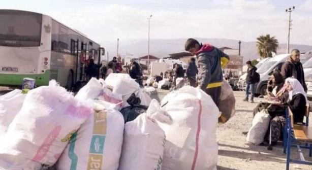 EVLERi YIKILAN DEPREMZEDE VATANDASLAR BATI iLLERiNE GOC ETTi MUTLU CINAR MAYISTA SECiM EVLERi YIKILAN DEPREMZEDE VATANDASLAR BATI iLLERiNE GOC ETTi MUTLU CINAR MAYISTA SECiM