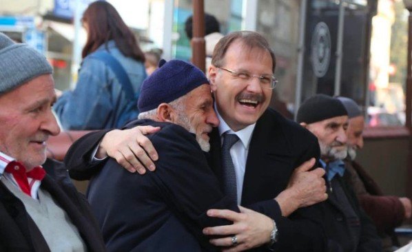 AK PARTi BURSA MiLLETVEKiLi VE TBMM iNSAN HAKLARI iNCELEME KOMiSYONU BASKANI HAKAN CAVUSOGLU VATANDAS SEVGiSi AK PARTi BURSA MiLLETVEKiLi VE TBMM iNSAN HAKLARI iNCELEME KOMiSYONU BASKANI HAKAN CAVUSOGLU VATANDAS SEVGiSi