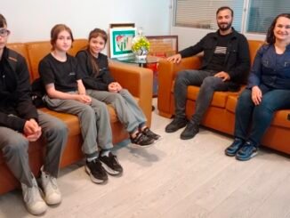 NURİ ERBAK ORTAOKULU MÜDÜRÜ TAHA KARAGÖZ İNGİLİZCE ÖĞRETMENİ ŞÜKRAN ÇAPKIN FİLİZ NECİP DAMLA ÖZAY ABDÜLSAMET KAYA