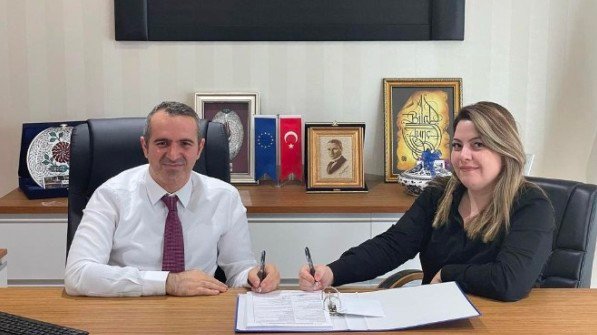 TKDK BURSA İL KOORDİNATÖRÜ BİLAL TUNÇ KIRSAL YATIRIMCILARIYLA SÖZLEŞME İMZALADI TKDK BURSA İL KOORDİNATÖRÜ BİLAL TUNÇ KIRSAL YATIRIMCILARIYLA SÖZLEŞME İMZALADI