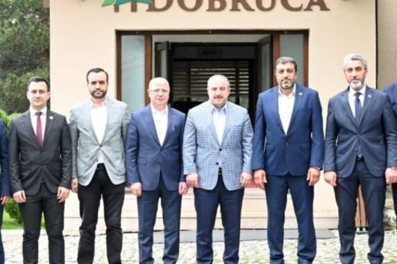 EFKAN ALA MUSTAFA VARANK DAVUT GÜRKAN CiHANGiR KALKANCI HALDUN FiLiZLi MURAT KOLANCI MEHMET ŞiMŞEK EFKAN ALA MUSTAFA VARANK DAVUT GÜRKAN CiHANGiR KALKANCI HALDUN FiLiZLi MURAT KOLANCI MEHMET ŞiMŞEK