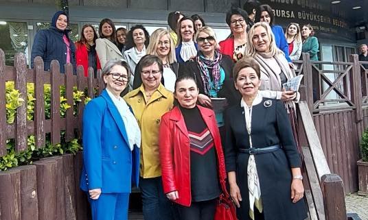 KADIN MUHTARLAR BULUŞMASI iYi PARTi ADAYI SEViNÇ ATABAY KADIN MUHTARLAR BULUŞMASI iYi PARTi ADAYI SEViNÇ ATABAY