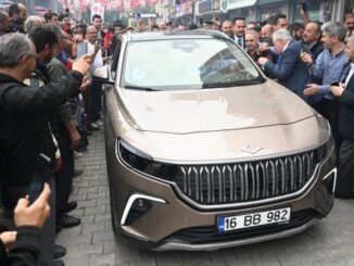 AK PARTi SEÇiM KAMPANYASINDA TOGG OTOMOBiLi ADAYLARIN ÖNÜNE GEÇTi