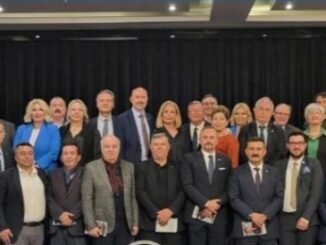 BURSA'DAKi ÖZEL OKULLARLA TOPLANRTISI iYi PARTi ADAYI SEViNÇ ATABAY