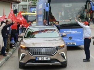 TOGG OTOMOBİLİYLE SEÇİM ÇALIŞMASI YAPAN MUSTAFA VARANK BURSA'DA EV ARIYOR
