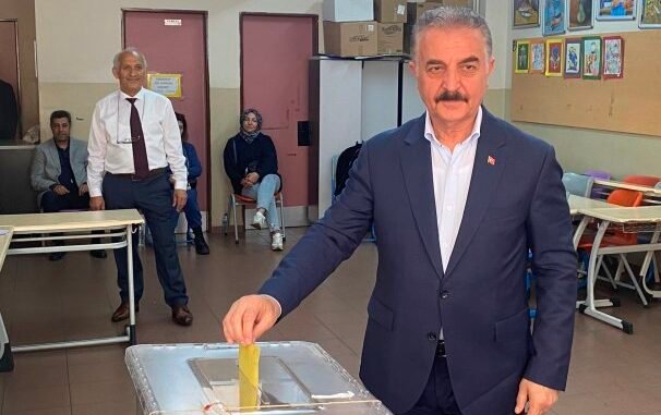 MHP GENEL SEKRETERi iSMET BÜYÜKATAMAN MHP GENEL SEKRETERi iSMET BÜYÜKATAMAN
