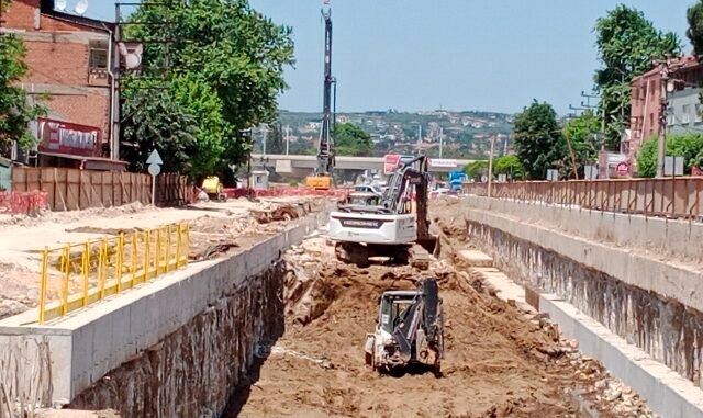 GEÇİT'TE ALTYAPI DEPLASESİ YILDIR BİTMEDİ GEÇİT'TE ALTYAPI DEPLASESİ YILDIR BİTMEDİ